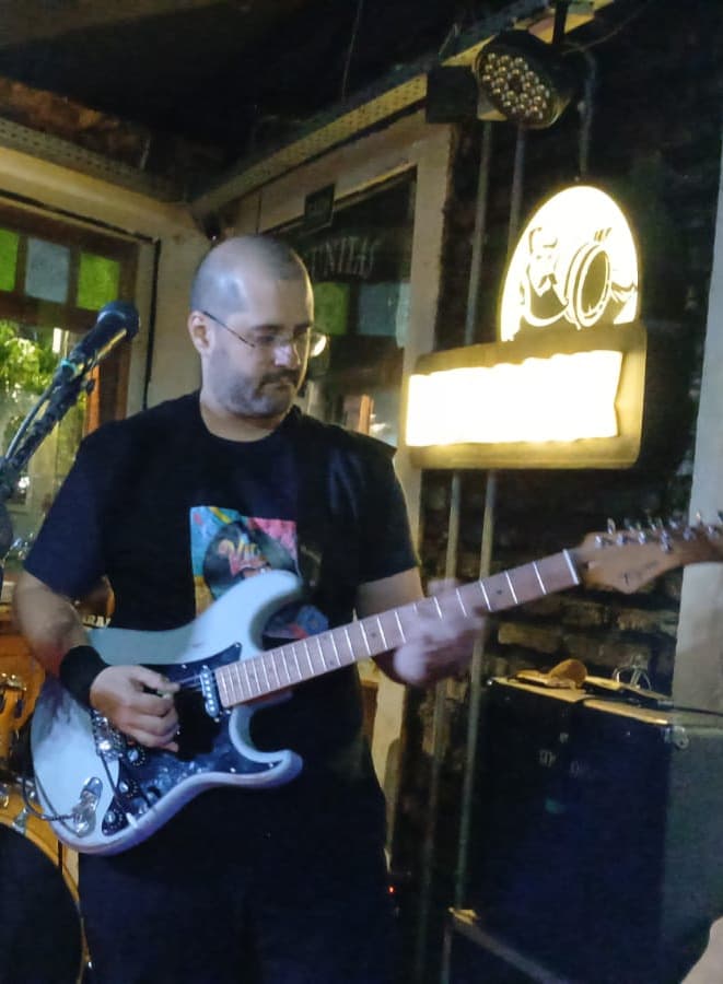 Vinil89 guitarist_2