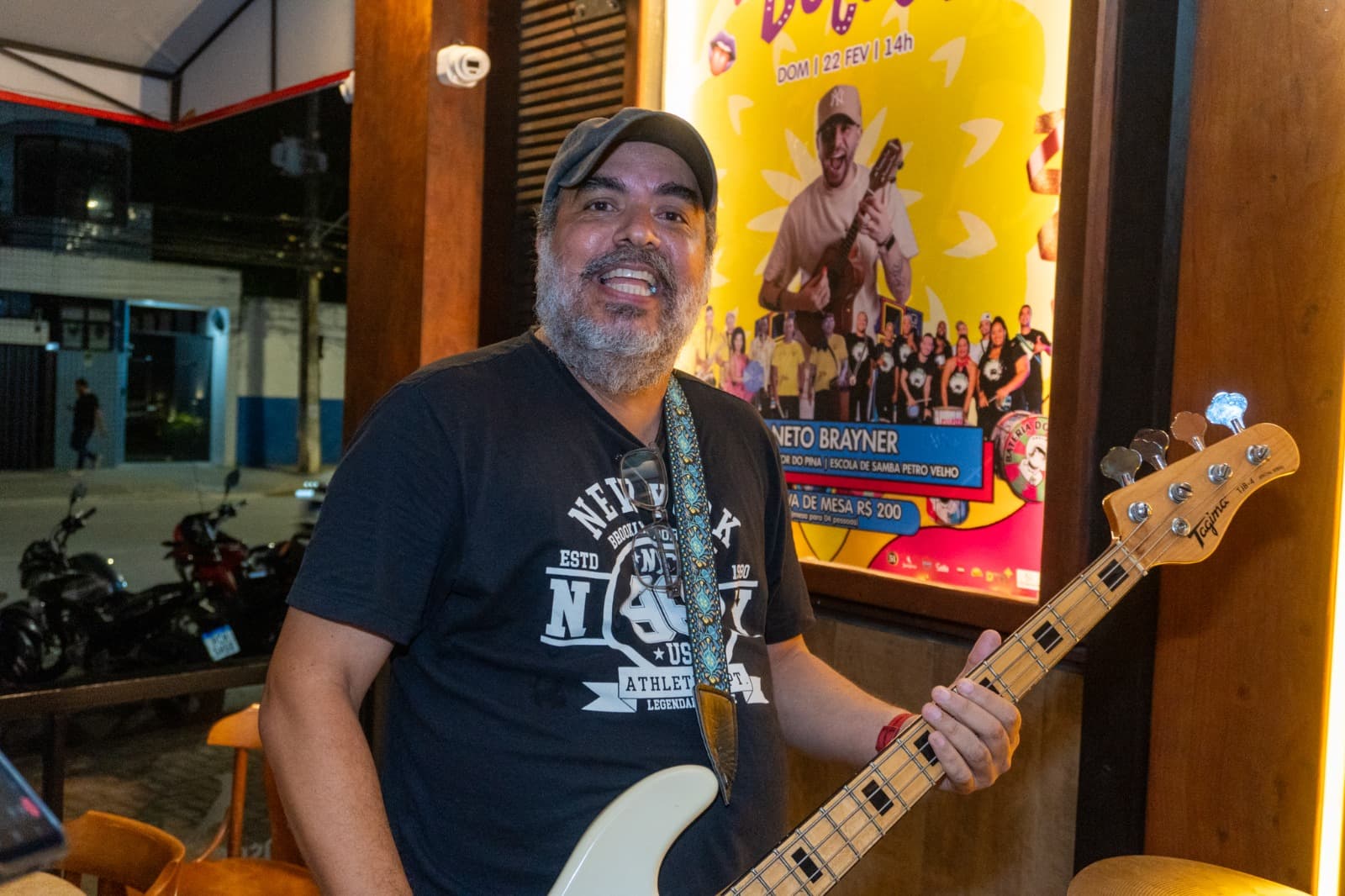 Vinil89 bassist