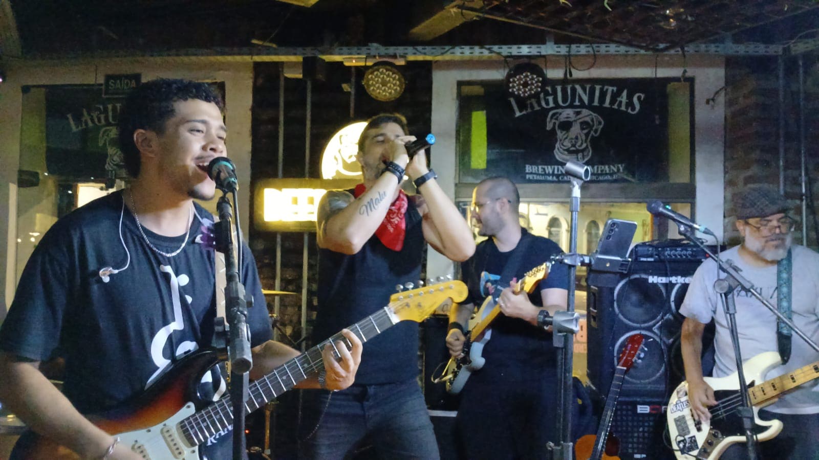 Banda Vinil89 em apresentação