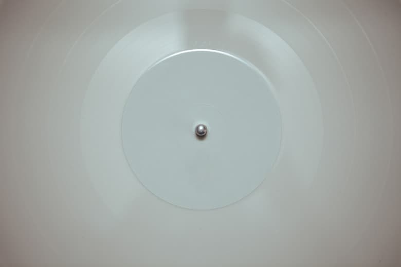 White vinil